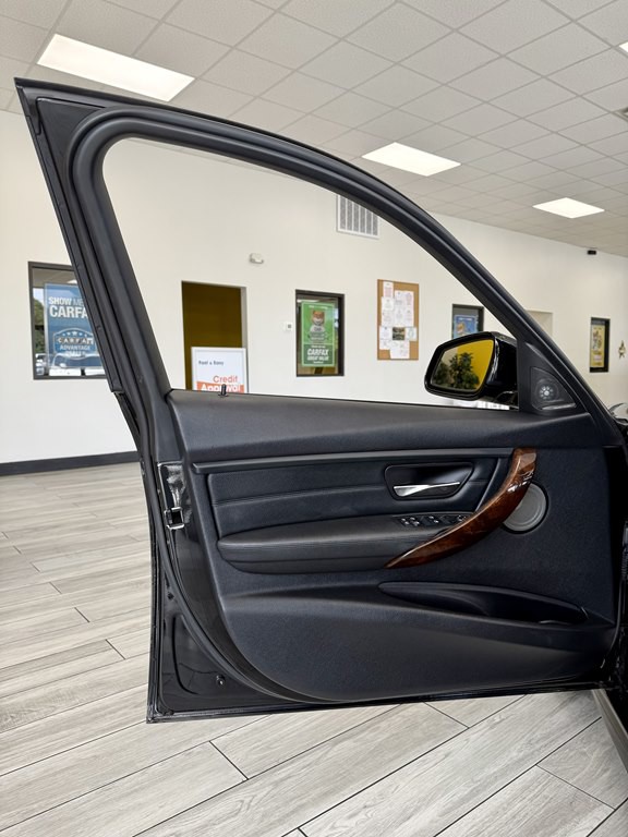 2014 BMW 3 Series Image 15