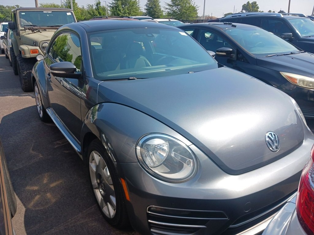 2017 Volkswagen Beetle Image 1