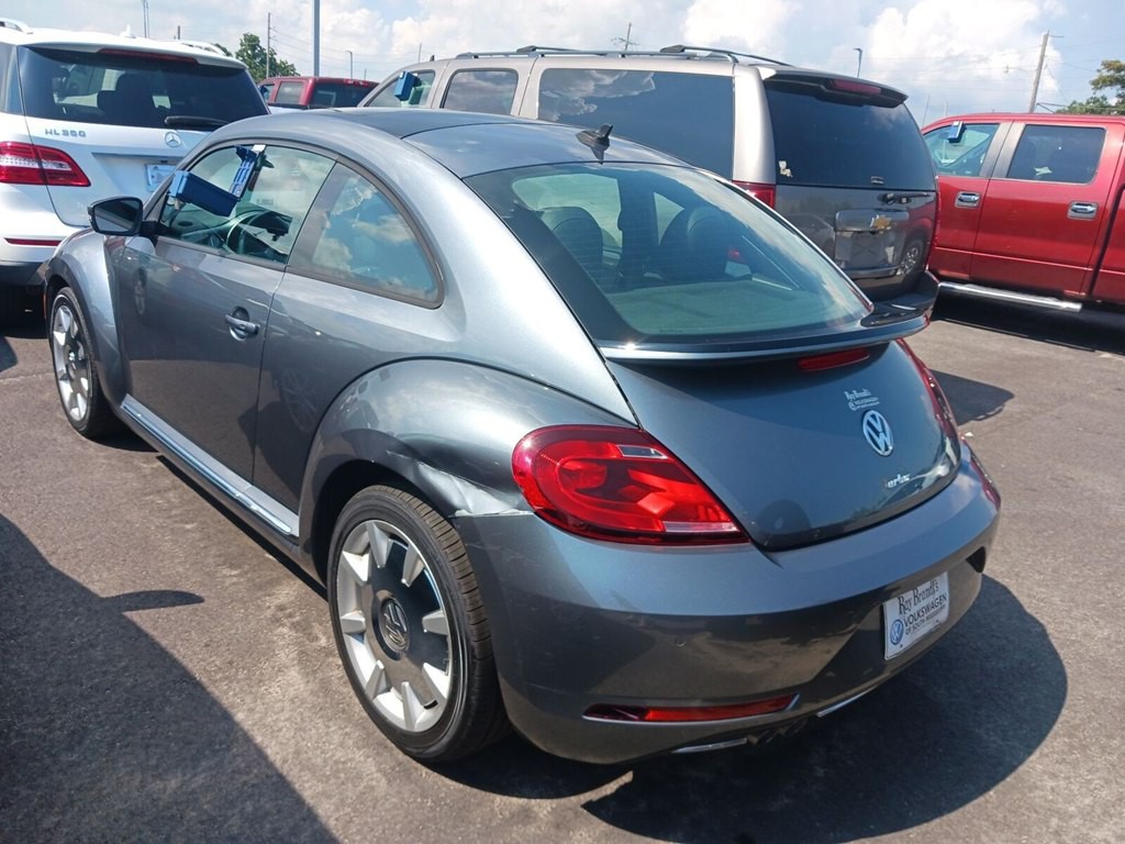 2017 Volkswagen Beetle Image 4