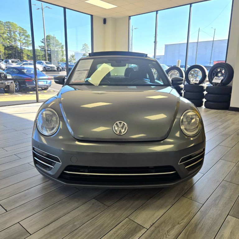 2017 Volkswagen Beetle Image 2