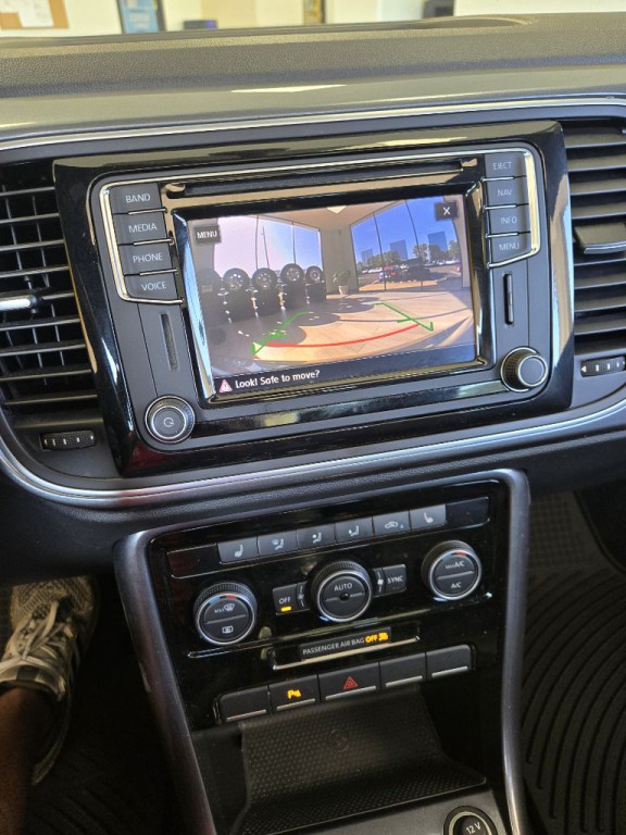 2017 Volkswagen Beetle Image 11