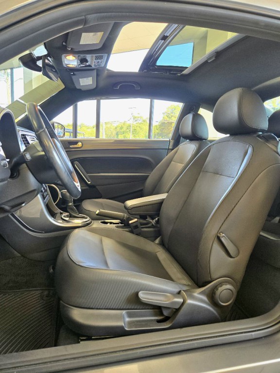 2017 Volkswagen Beetle Image 13