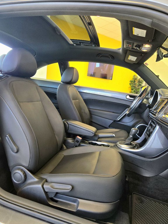 2017 Volkswagen Beetle Image 16
