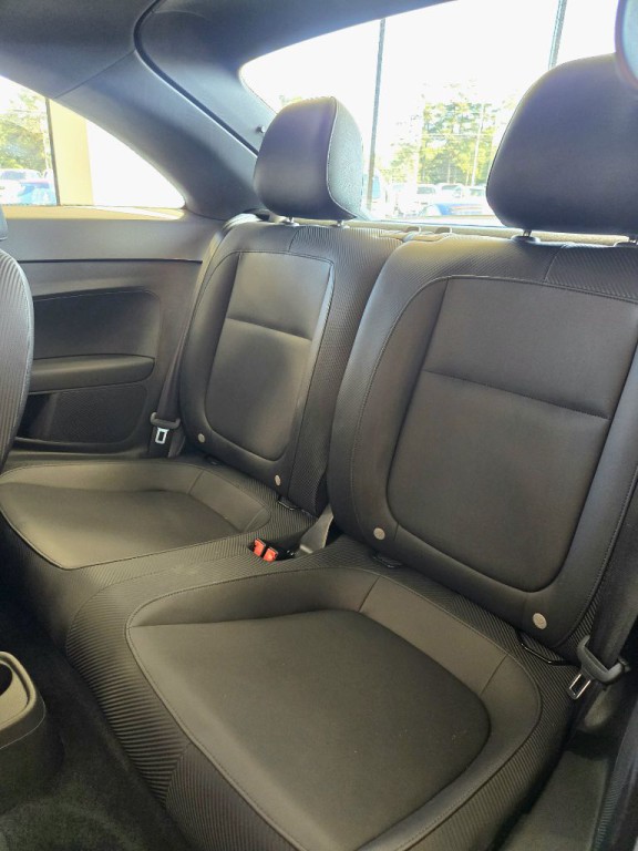 2017 Volkswagen Beetle Image 17