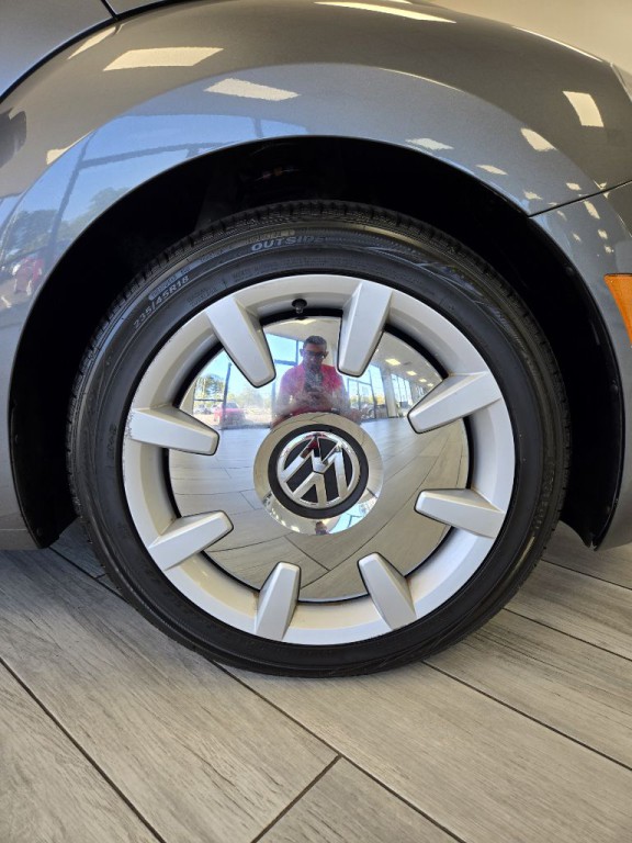 2017 Volkswagen Beetle Image 20