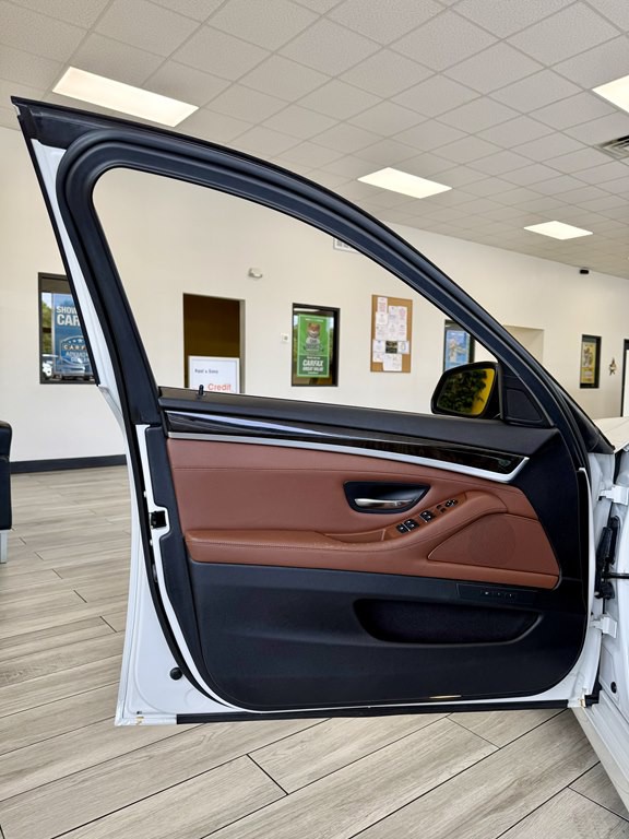 2015 BMW 5 Series Image 15