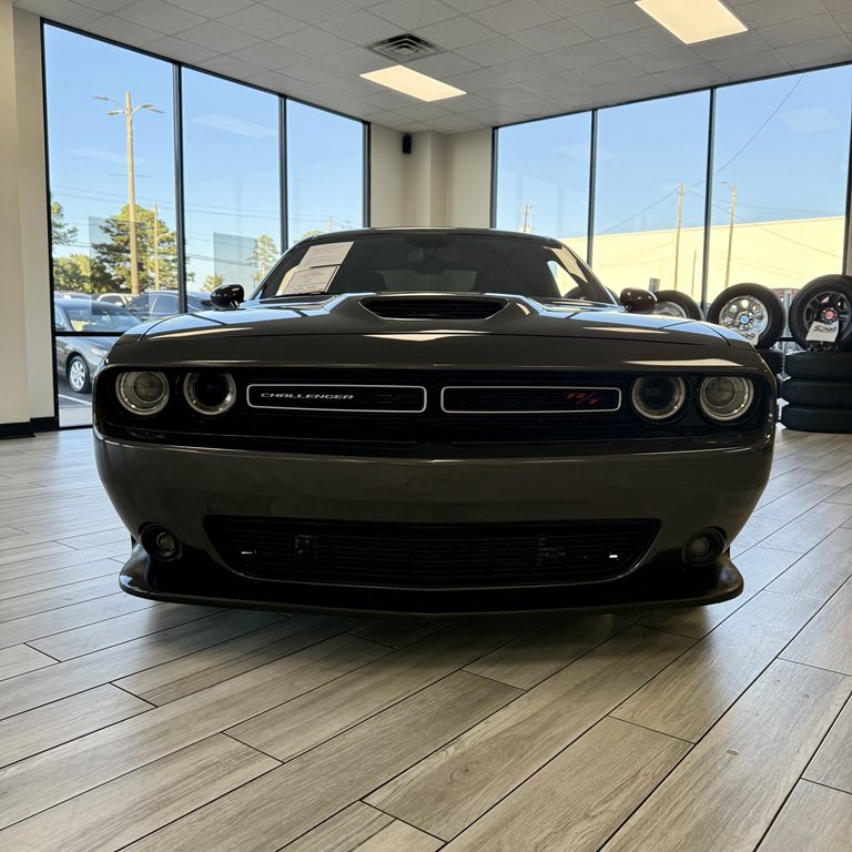2019 Dodge Challenger Image 2