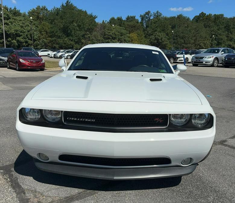 2011 Dodge Challenger Image 2