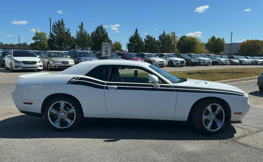 2011 Dodge Challenger Image 8