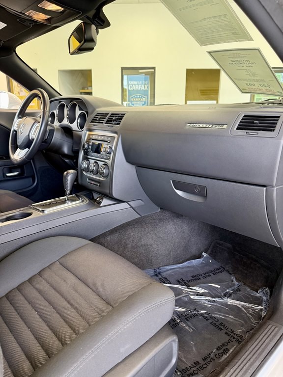 2011 Dodge Challenger Image 11