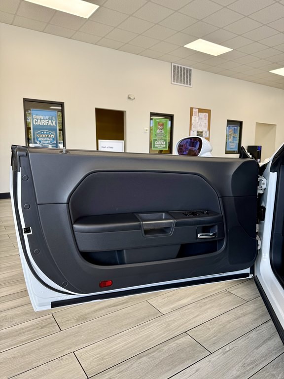 2011 Dodge Challenger Image 14