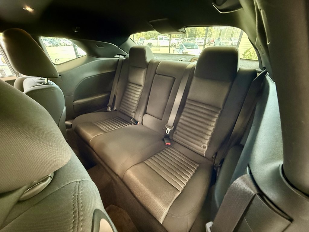 2011 Dodge Challenger Image 16