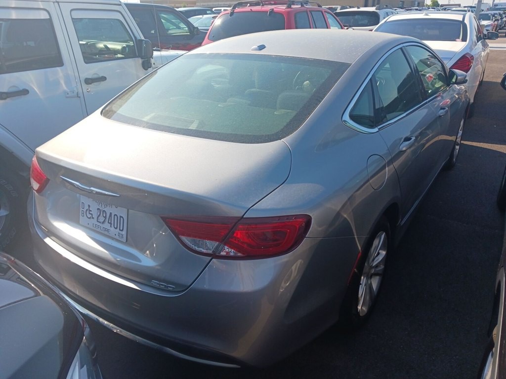 2016 Chrysler 200 Image 3