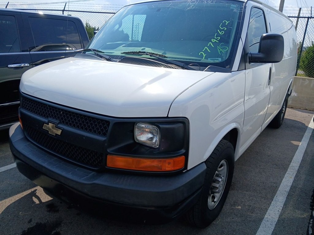 2016 Chevrolet Express Image 2