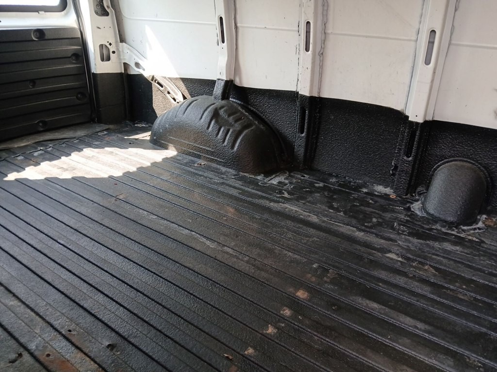 2016 Chevrolet Express Image 5
