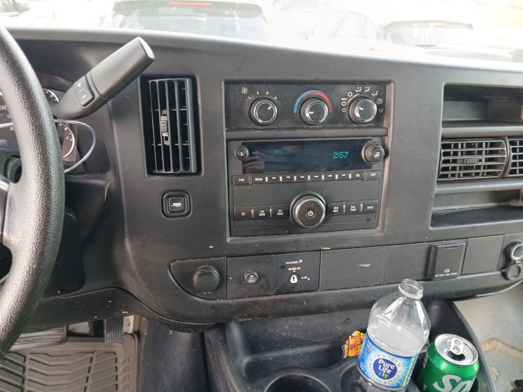 2016 Chevrolet Express Image 6