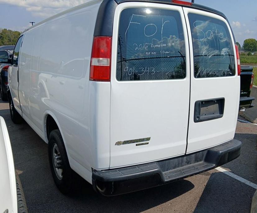 2016 Chevrolet Express Image 4
