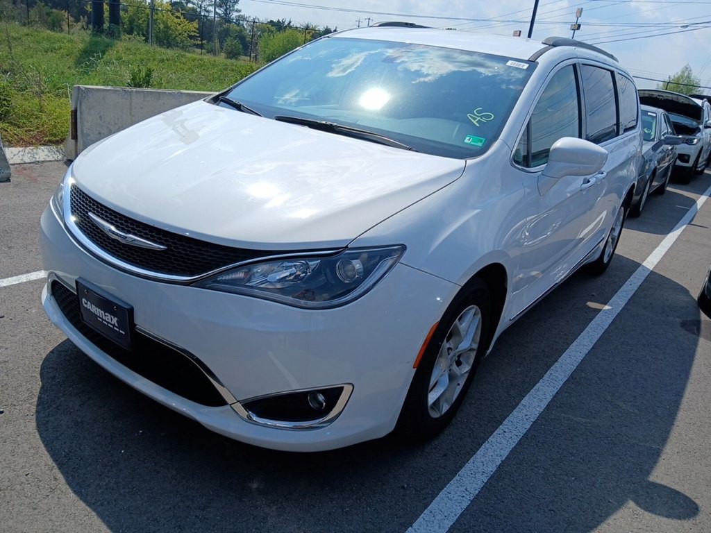2017 Chrysler Pacifica Image 2