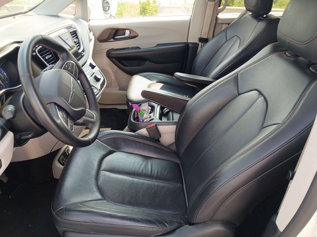 2017 Chrysler Pacifica Image 5