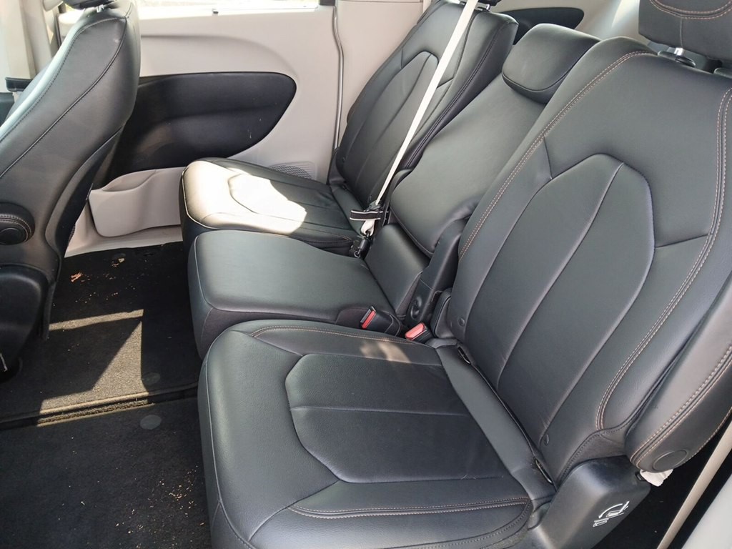 2017 Chrysler Pacifica Image 6