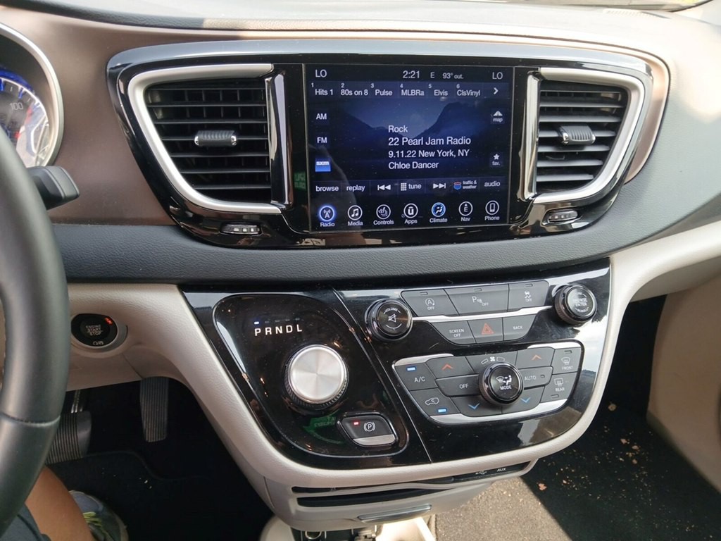 2017 Chrysler Pacifica Image 7