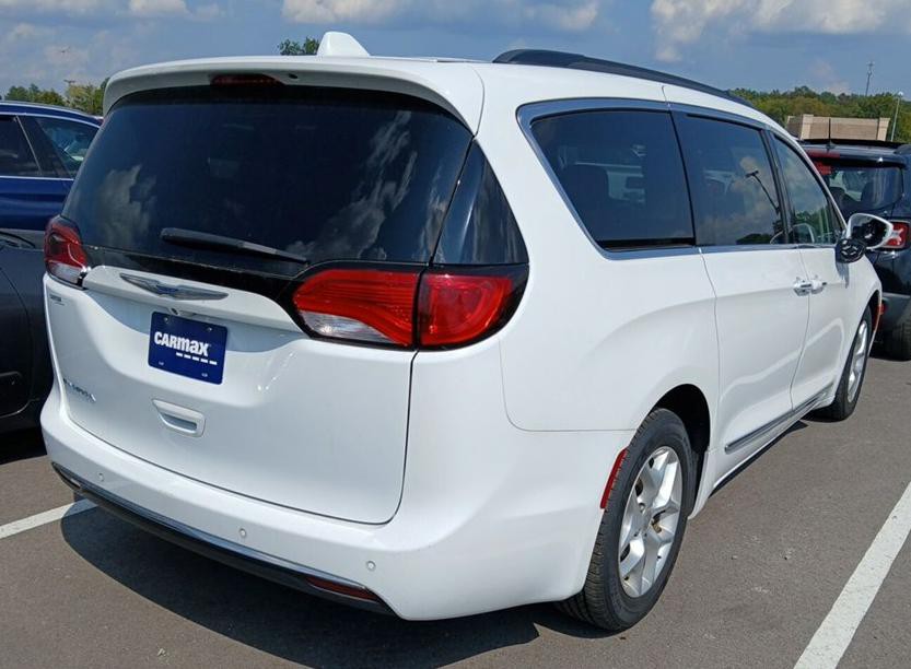 2017 Chrysler Pacifica Image 3