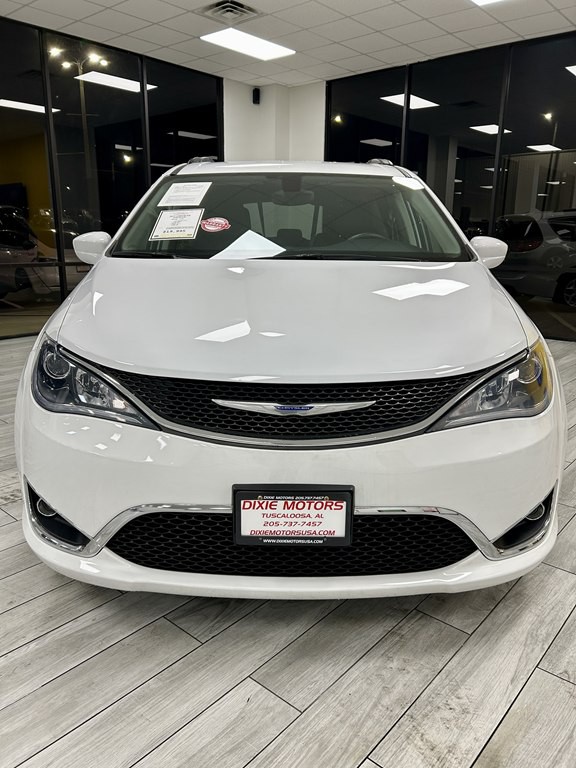 2017 Chrysler Pacifica Image 2