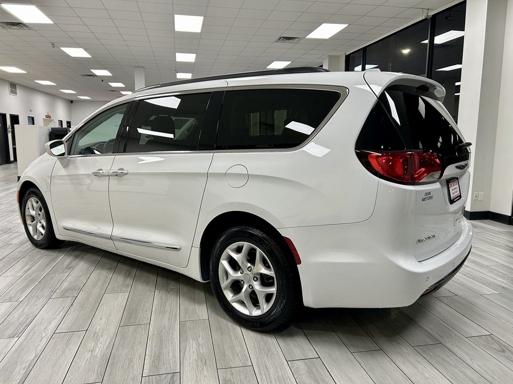 2017 Chrysler Pacifica Image 7