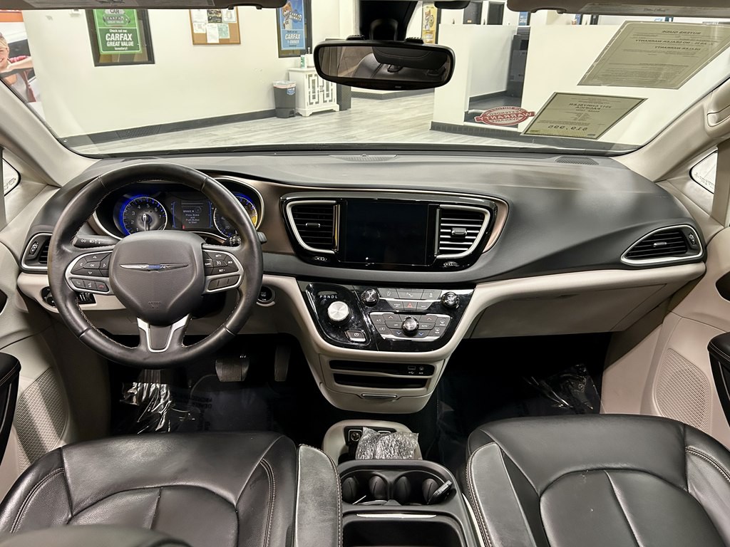 2017 Chrysler Pacifica Image 10