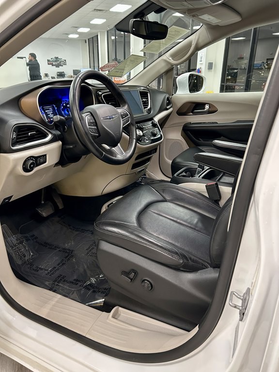 2017 Chrysler Pacifica Image 13