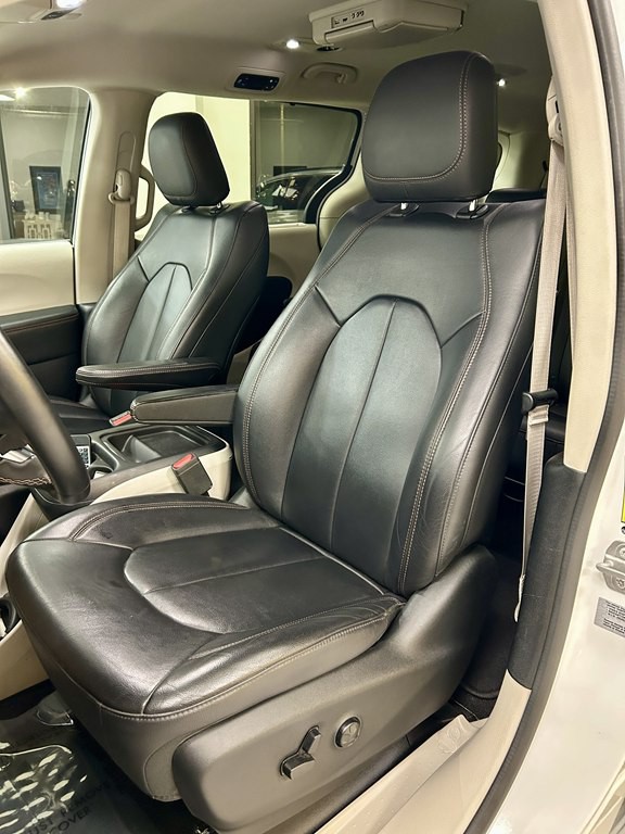 2017 Chrysler Pacifica Image 14