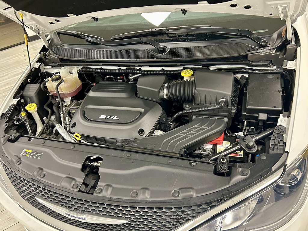 2017 Chrysler Pacifica Image 19