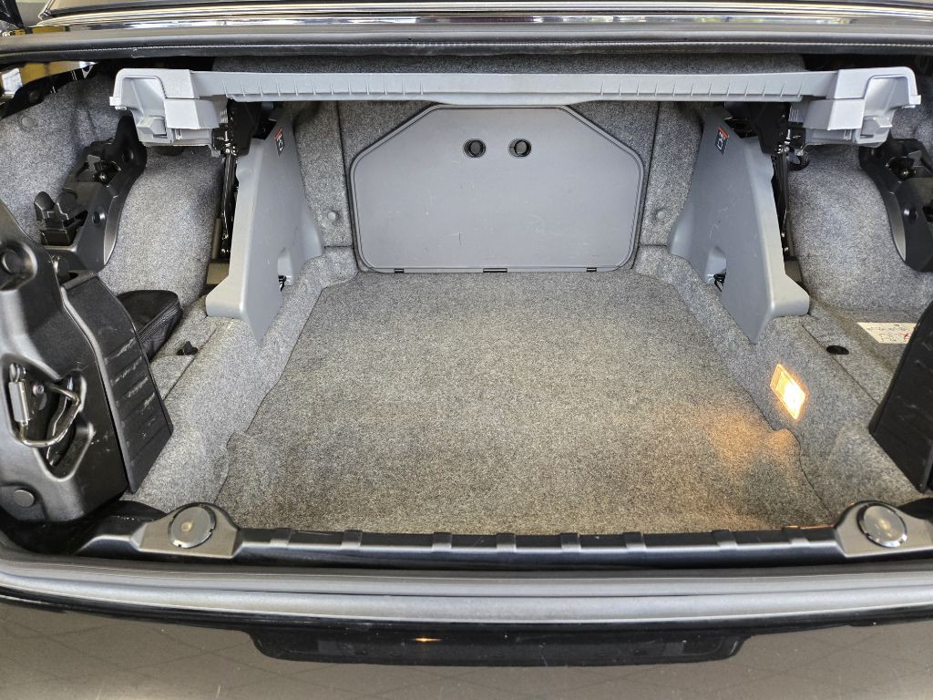 2013 BMW 3 Series Image 9