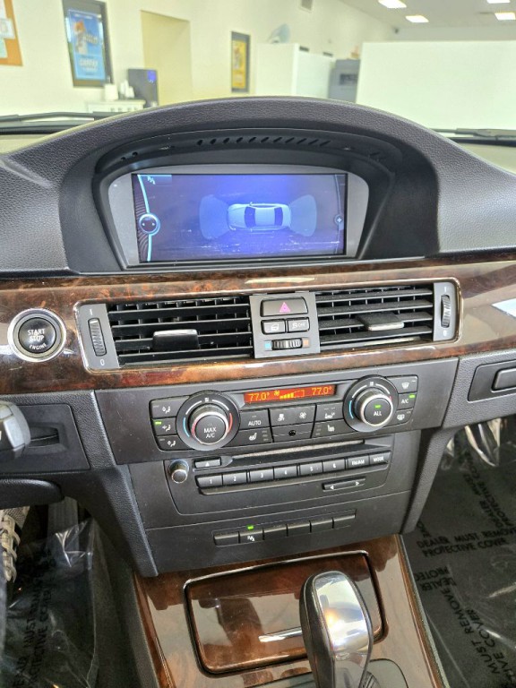 2013 BMW 3 Series Image 11