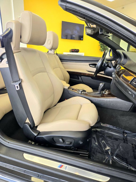 2013 BMW 3 Series Image 16