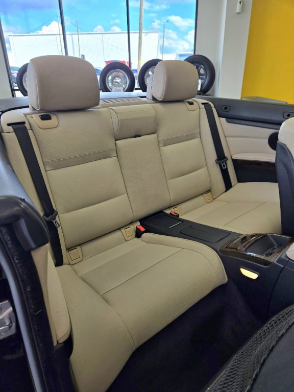 2013 BMW 3 Series Image 17