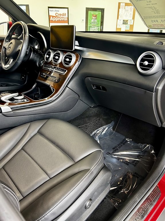 2019 Mercedes-Benz GLC-Class Image 12