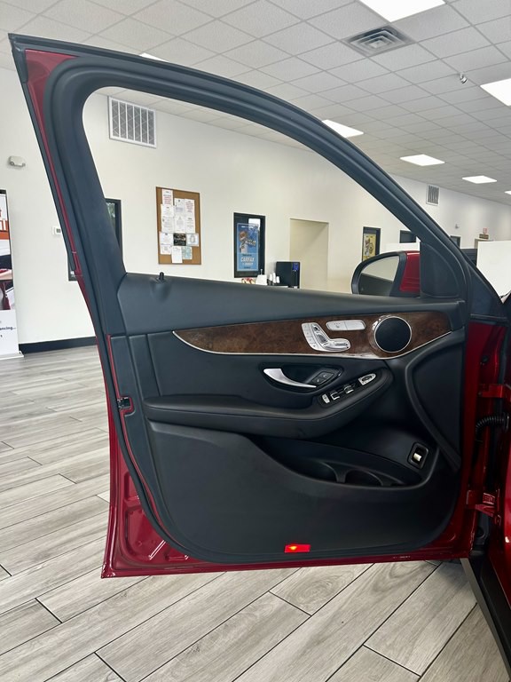 2019 Mercedes-Benz GLC-Class Image 15