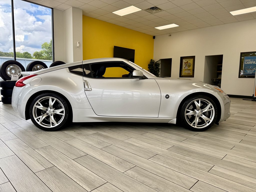 2011 Nissan 370Z Image 5