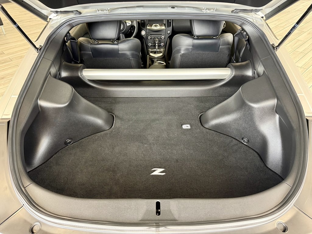 2011 Nissan 370Z Image 9