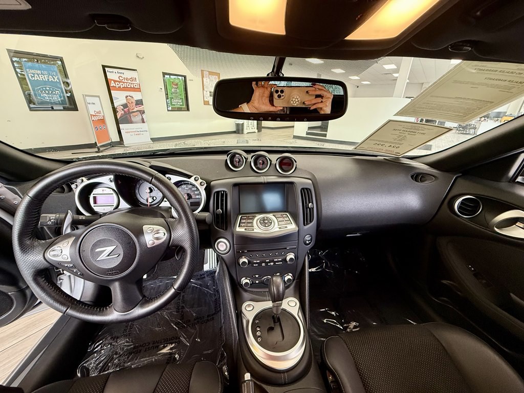 2011 Nissan 370Z Image 10