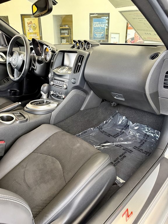 2011 Nissan 370Z Image 12
