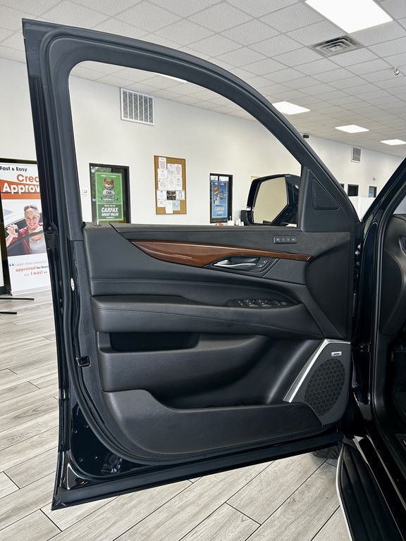 2018 Cadillac Escalade Image 15