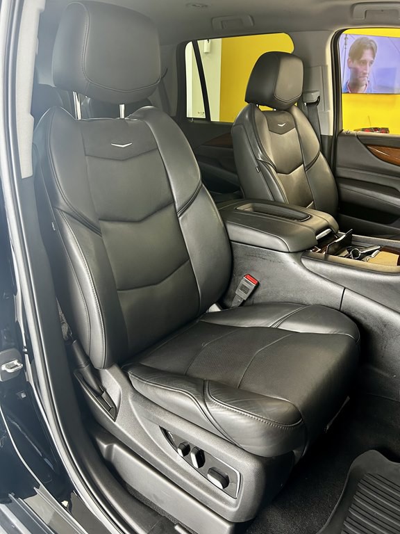 2018 Cadillac Escalade Image 16