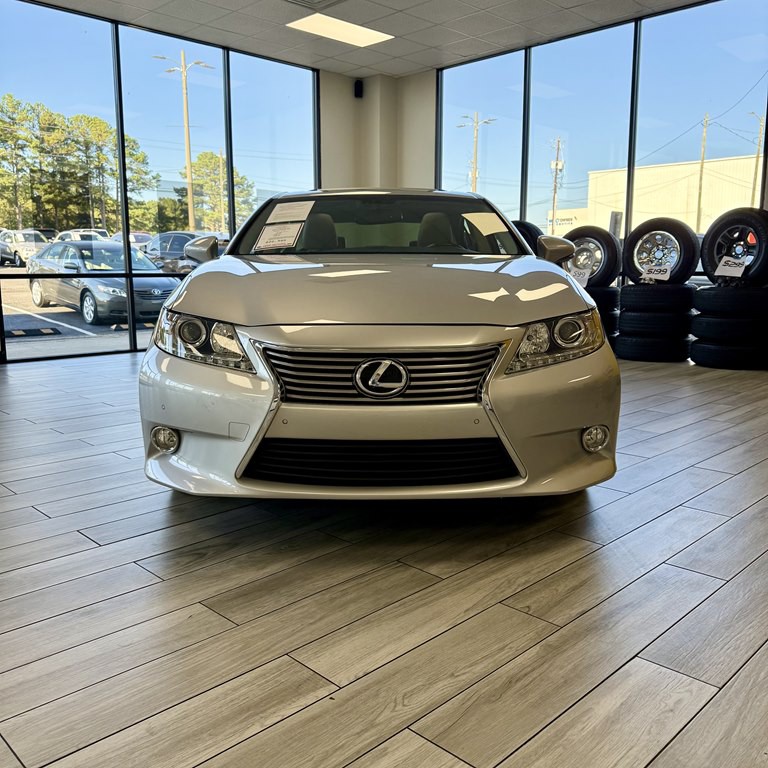 2013 Lexus ES Image 2