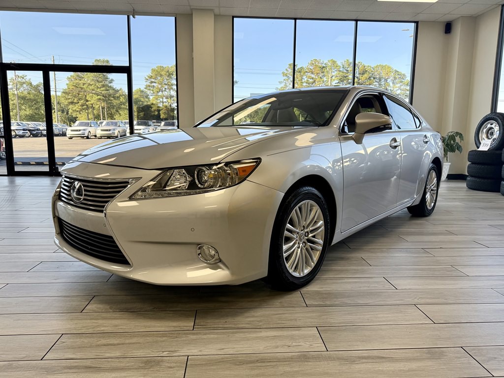 2013 Lexus ES Image 3