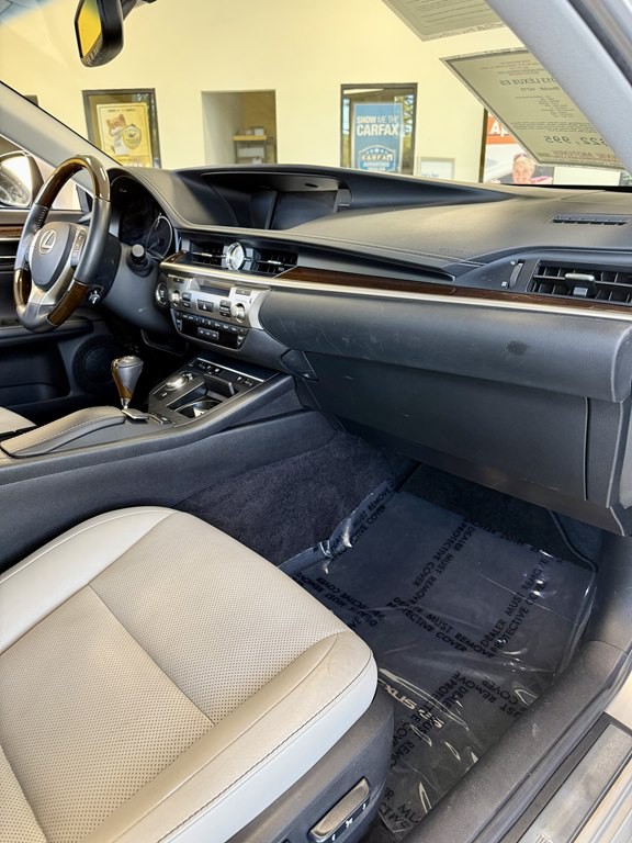 2013 Lexus ES Image 12