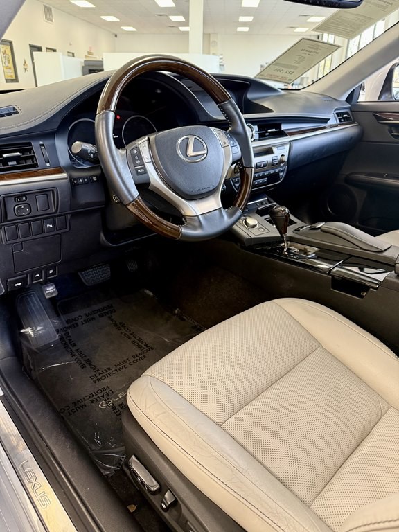 2013 Lexus ES Image 13