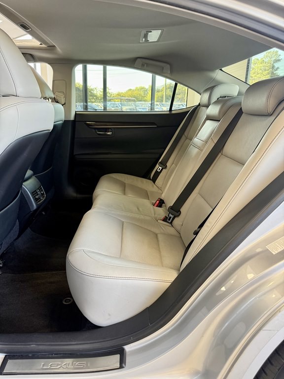 2013 Lexus ES Image 17