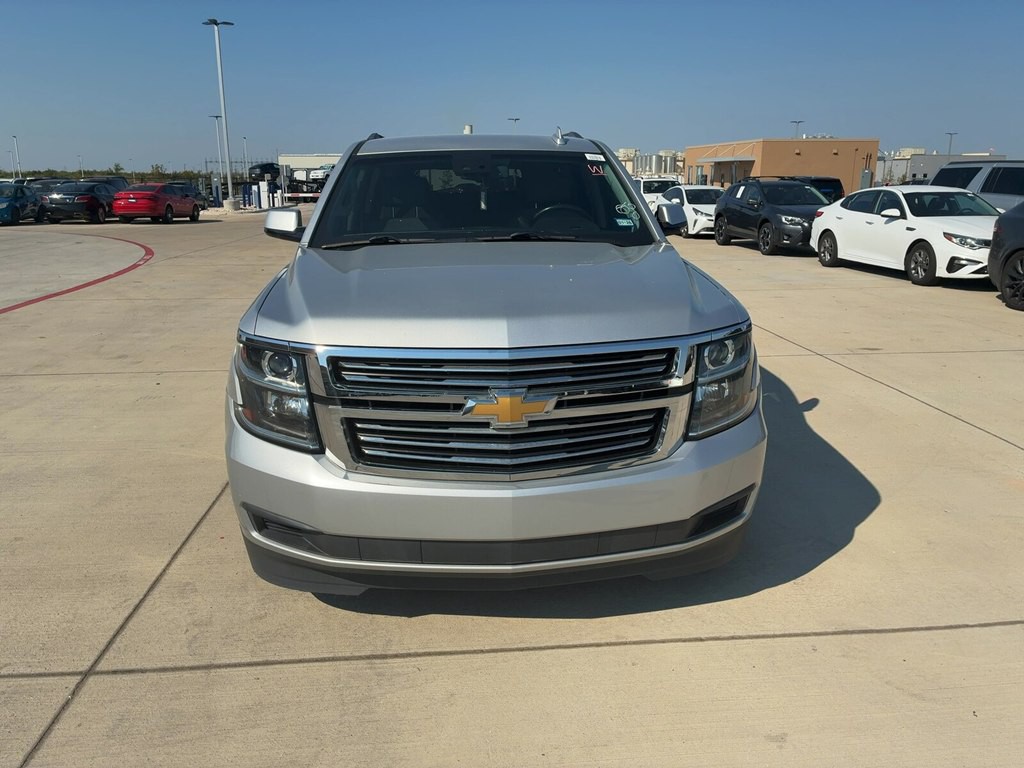 2016 Chevrolet Suburban Image 2